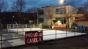 la pista di pattinaggio installata a Casella