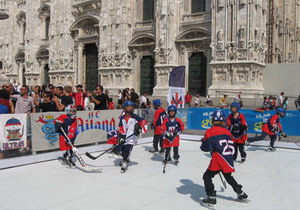 una pista installata a Milano in piazza del Duomo